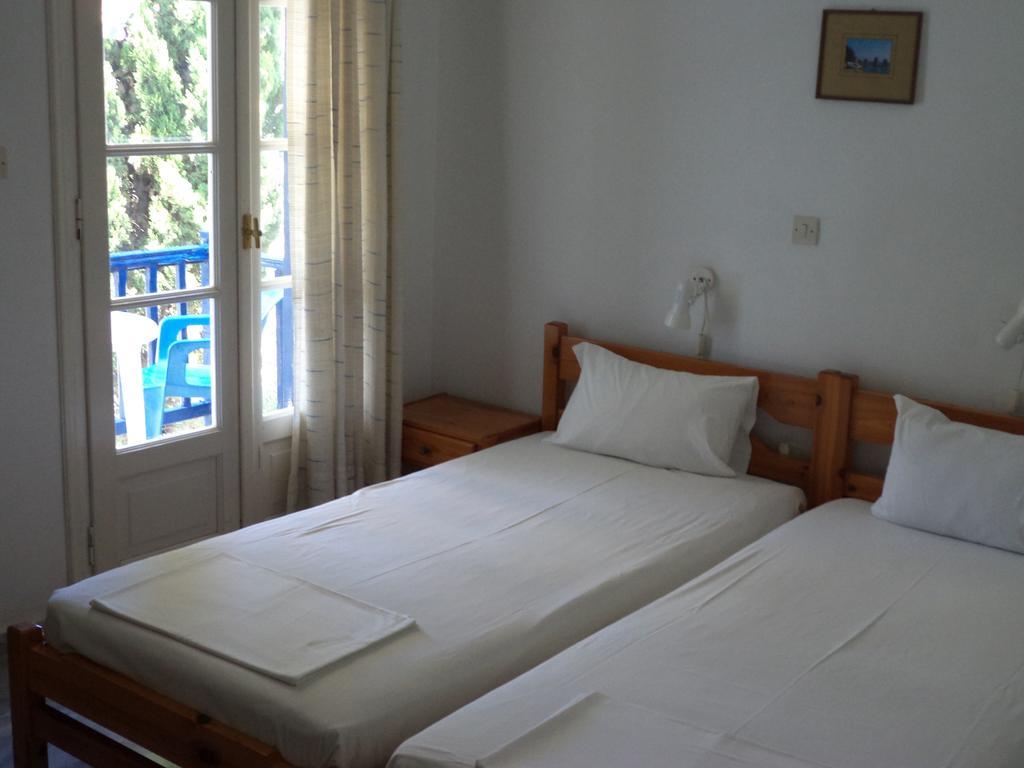 To Kamari Apartman Ajíasz Fotinísz-part Szoba fotó