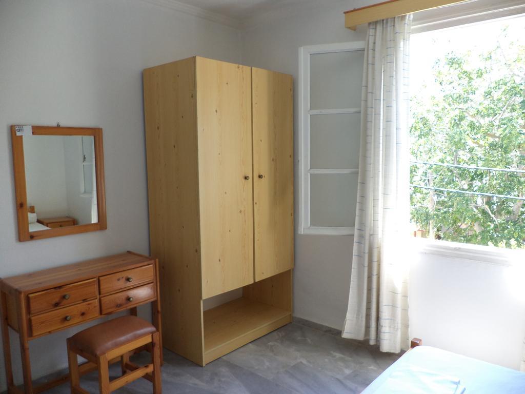 To Kamari Apartman Ajíasz Fotinísz-part Szoba fotó
