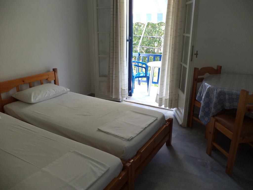 To Kamari Apartman Ajíasz Fotinísz-part Szoba fotó