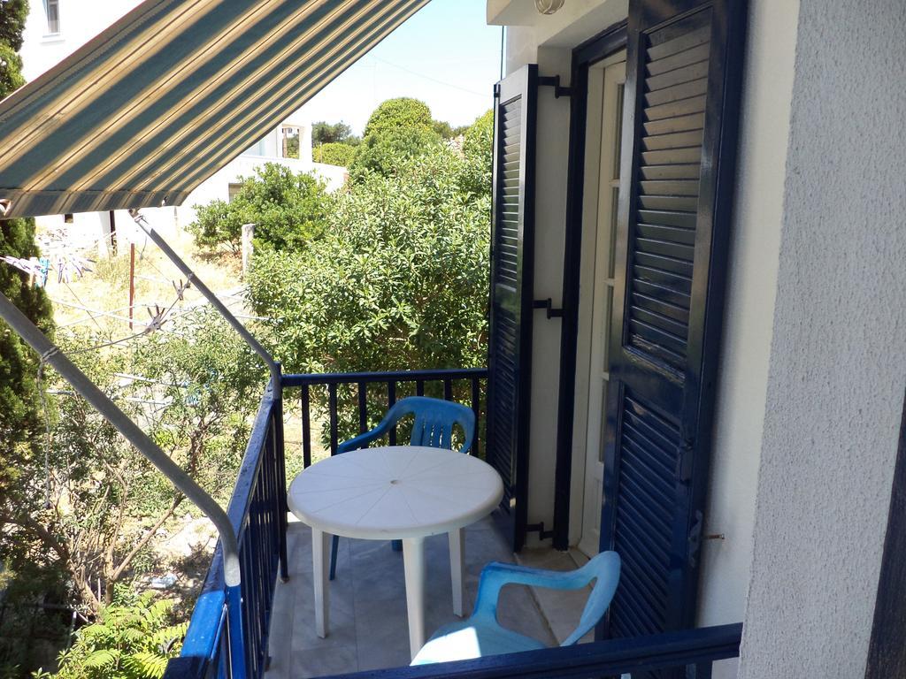 To Kamari Apartman Ajíasz Fotinísz-part Szoba fotó