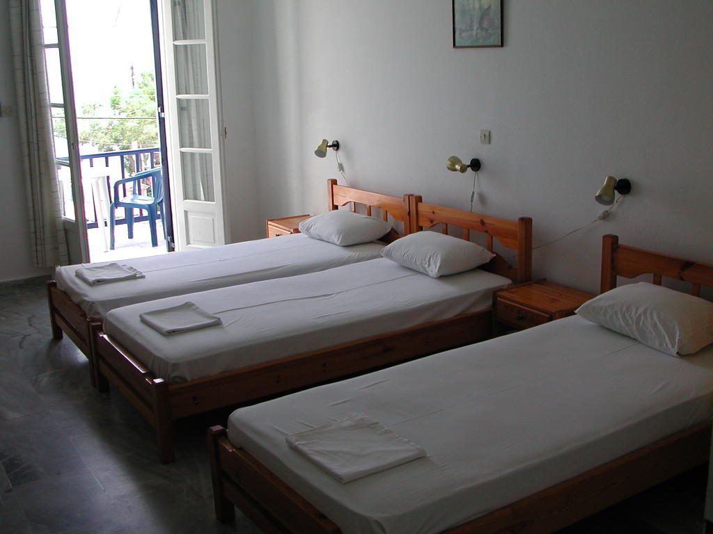 To Kamari Apartman Ajíasz Fotinísz-part Szoba fotó